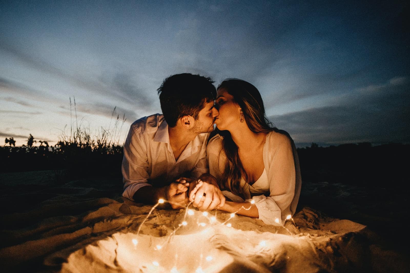 Working Marketing Strategies to Promote an Online Dating Business