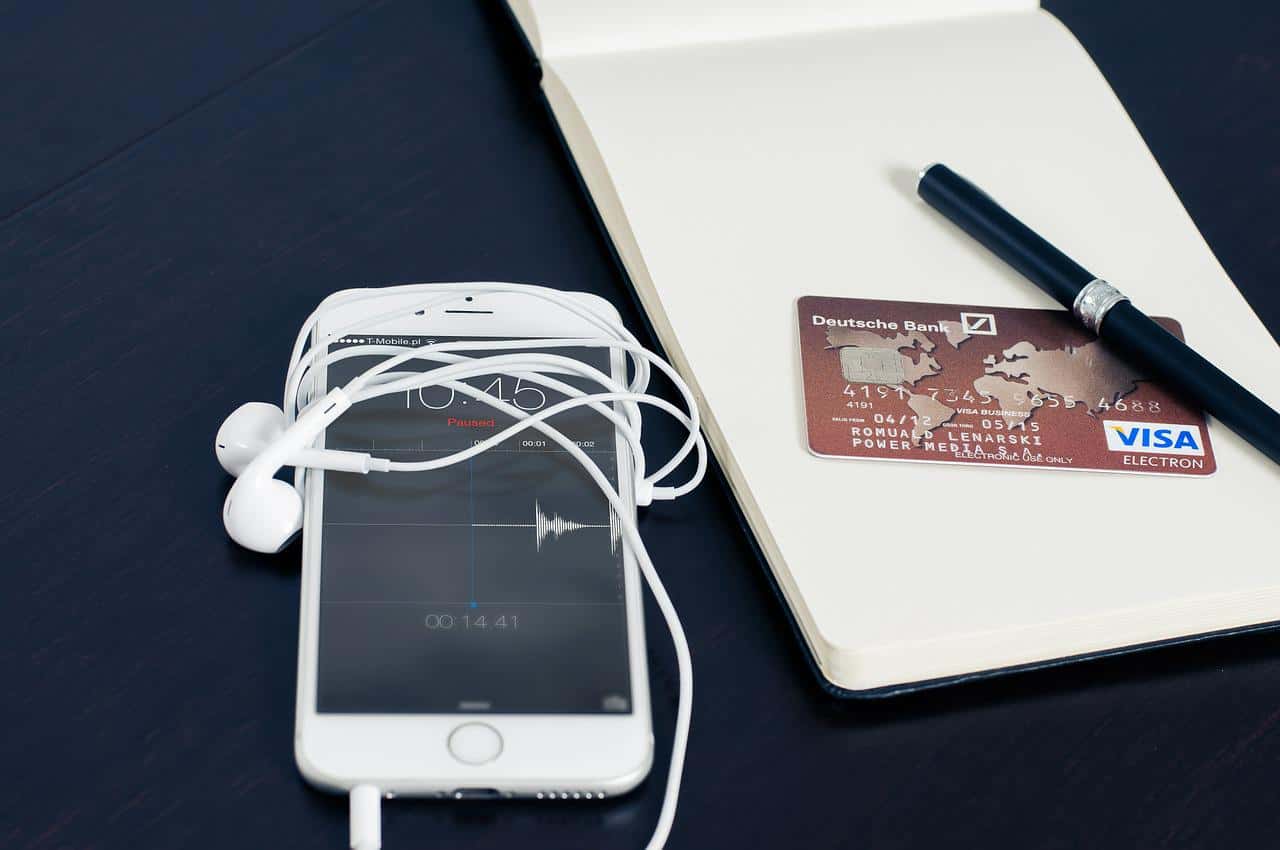 Mobile Ecommerce Design: What to Focus on & Avoid