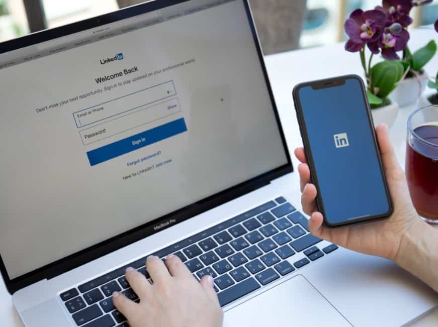 L’évolution de LinkedIn : Comment la plateforme professionnelle s’adapte aux nouvelles tendances du marché du travail