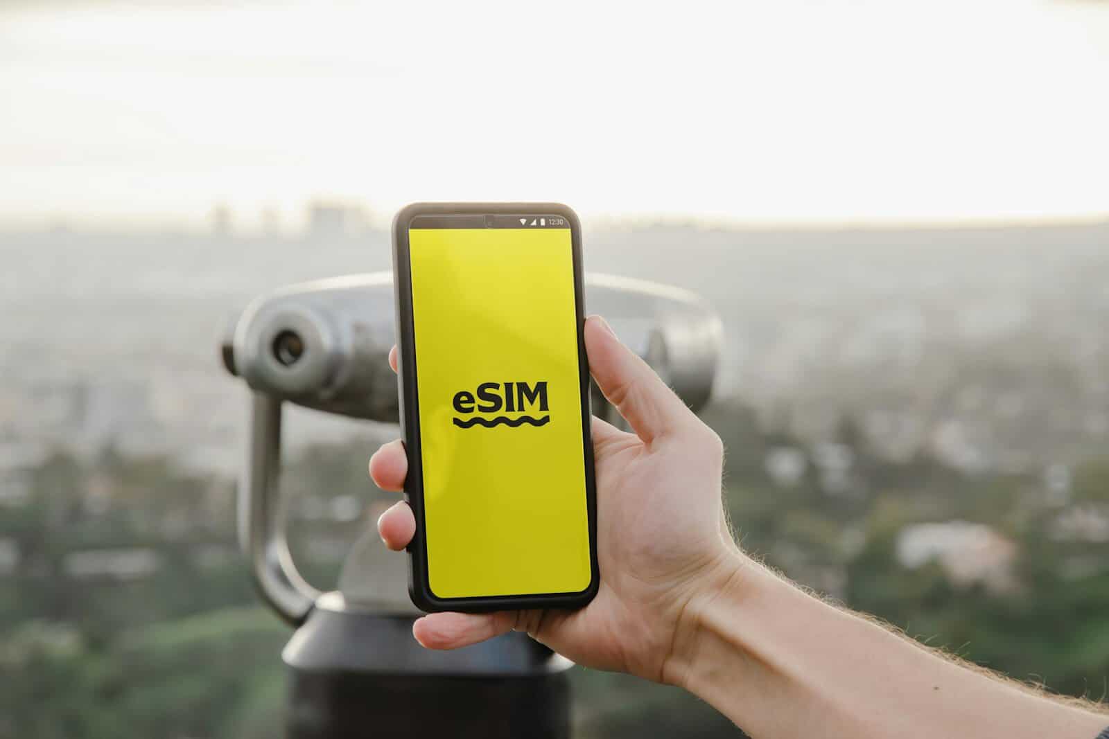 Les 7 principaux avantages de l&rsquo;eSIM pour les voyageurs fréquents en 2024