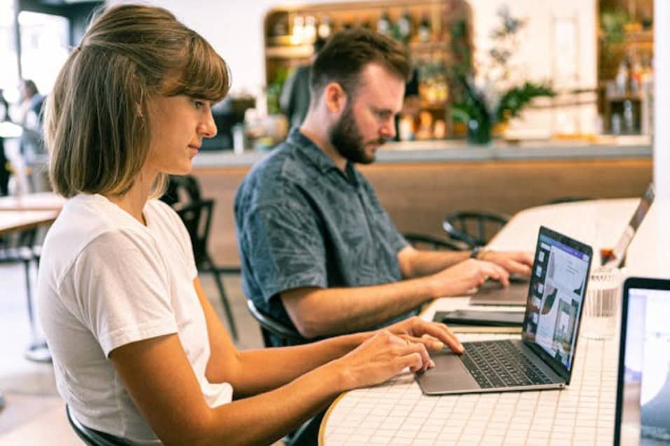 Pourquoi opter pour une agence web sur-mesure plutôt qu&rsquo;une solution standardisée ?