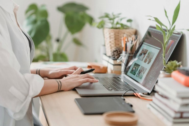 Design.com: Is It The Best Website Builder Tool?