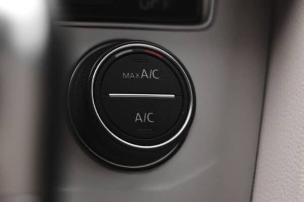 UX et automobile : comment les plateformes de garage repensent la réservation d'une recharge clim voiture