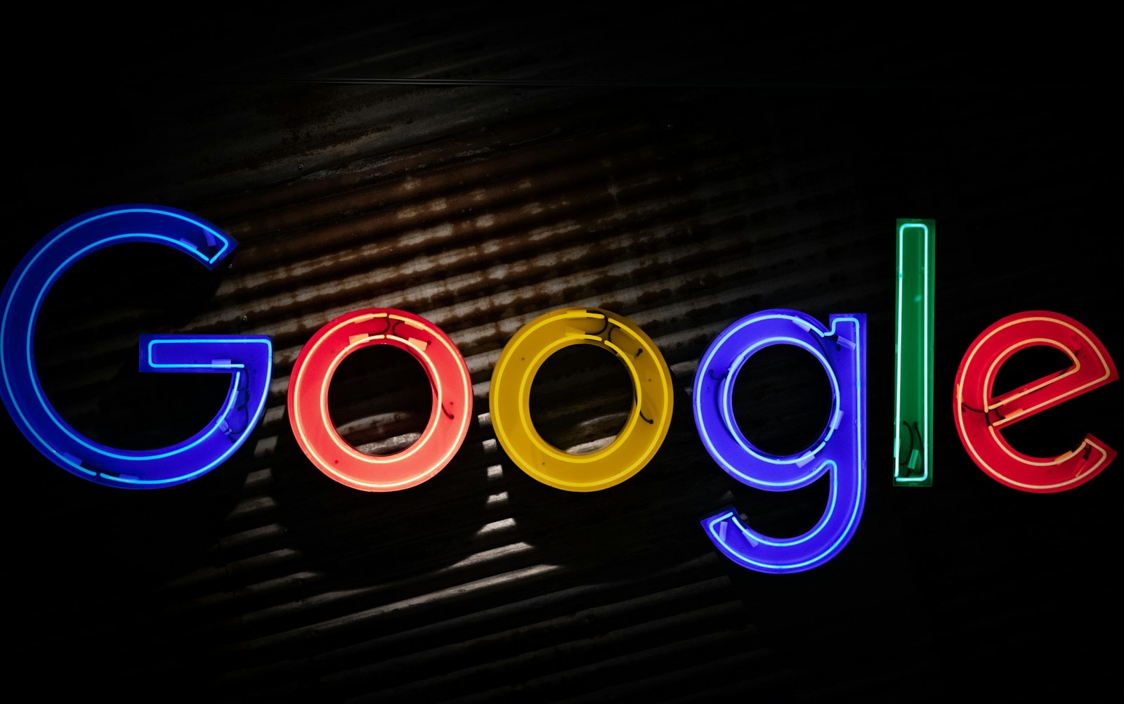 Google Retires Cached Site Links, Pushing Users Towards Internet Archive